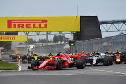 Себастьян Феттель, Ferrari SF71H, лідирує на старті