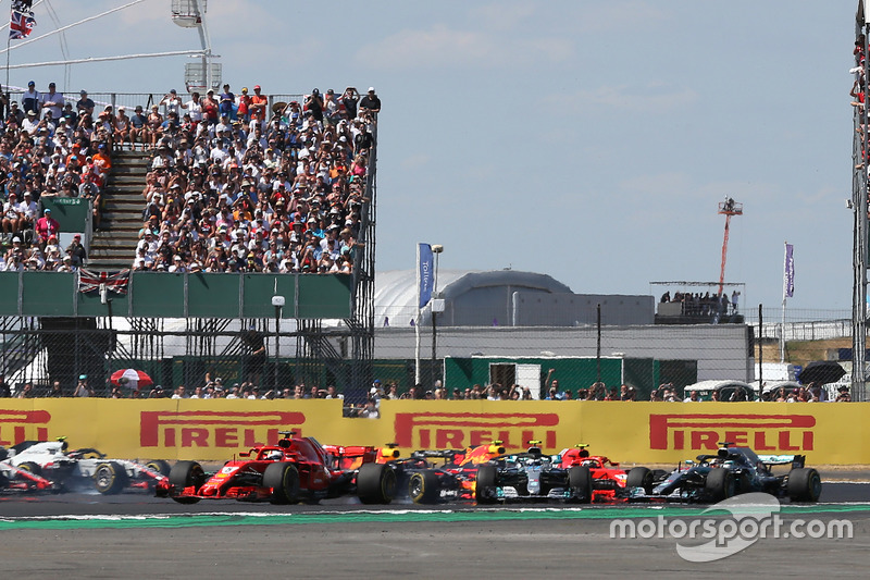 Sebastian Vettel, Ferrari SF71H leads as Kimi Raikkonen, Ferrari SF71H and Lewis Hamilton, Mercedes-AMG F1 W09 collide at the start of the race
