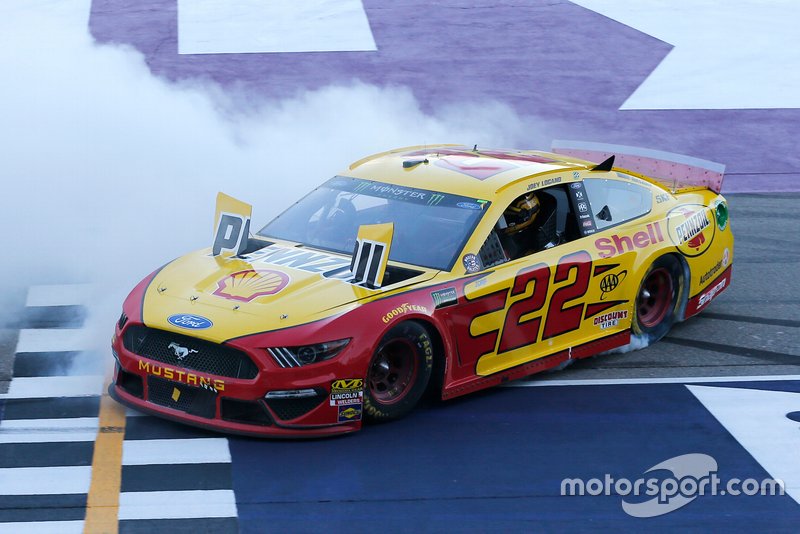 Race Winner Joey Logano, Team Penske, Ford Mustang Shell Pennzoil