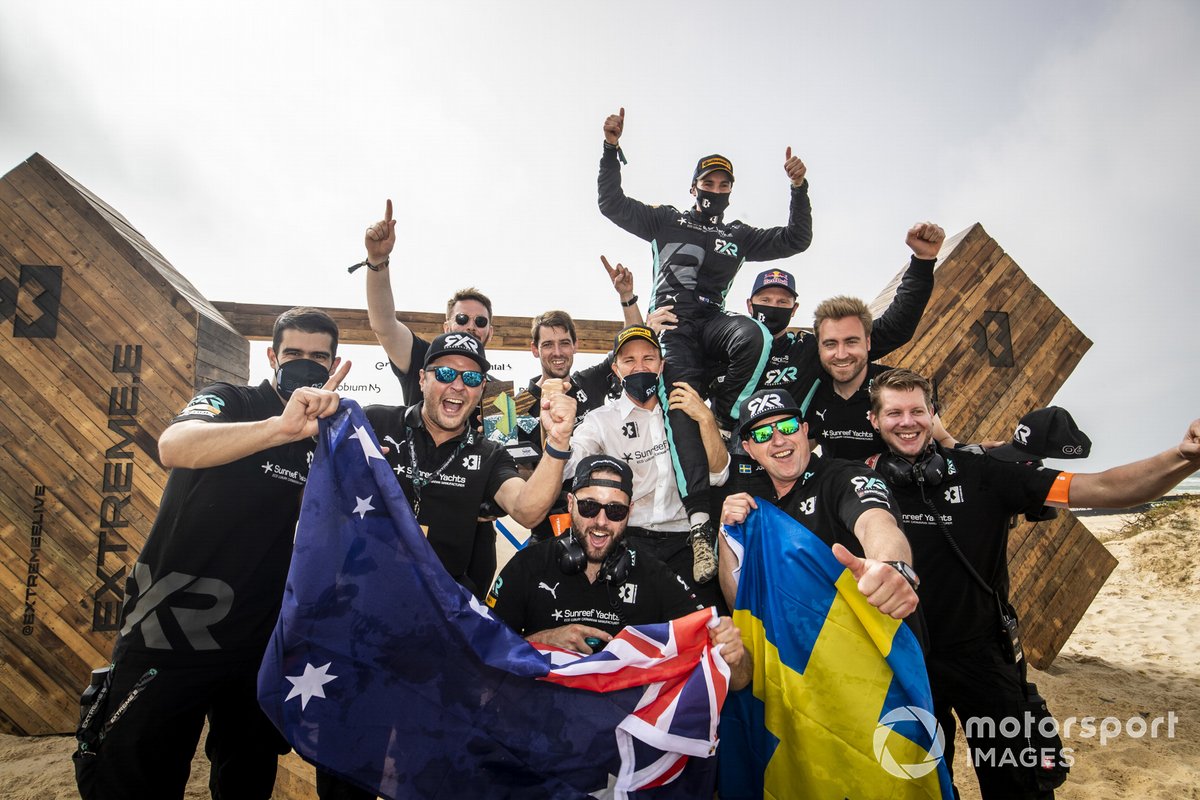 Nico Rosberg, founder and CEO, Rosberg X Racing with Molly Taylor, Johan Kristoffersson, and team members
