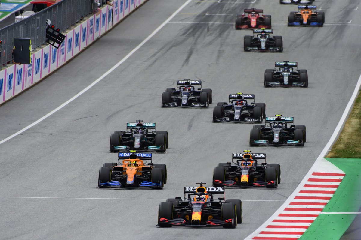 Max Verstappen, Red Bull Racing RB16B,=C=,Sergio Perez, Red Bull Racing RB16B,Lewis Hamilton, Mercedes W12, Valtteri Bottas, Mercedes