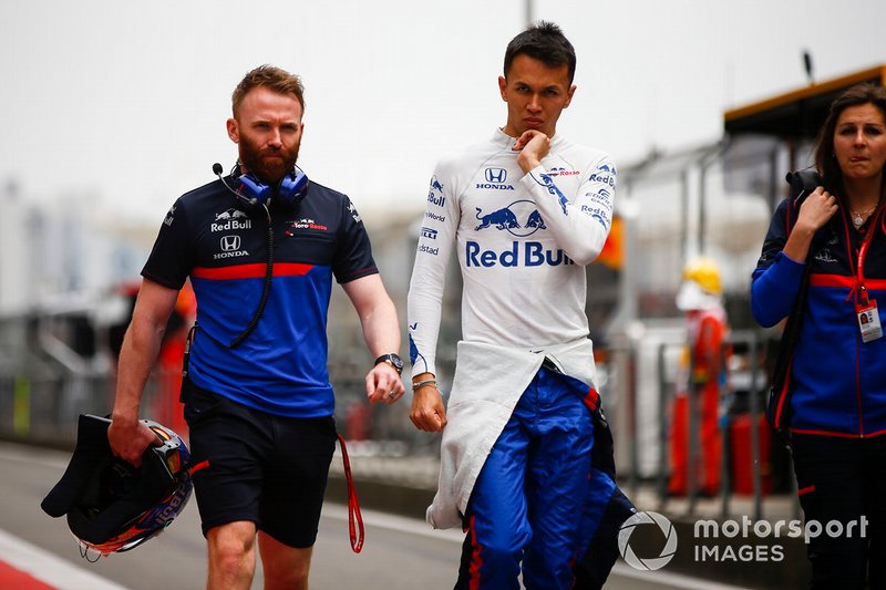 Alexander Albon, Toro Rosso, rentre du centre médical après son accident