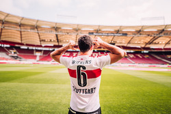 Robert Wickens, Mercedes-AMG Team HWA im VfB Stuttgart Trikot