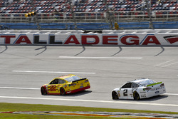 Joey Logano, Team Penske Ford e Brad Keselowski, Team Penske Ford