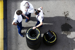 Rob Smedley, Head of Vehicle Performance, Williams, and colleagues hold a discussion next to a stack