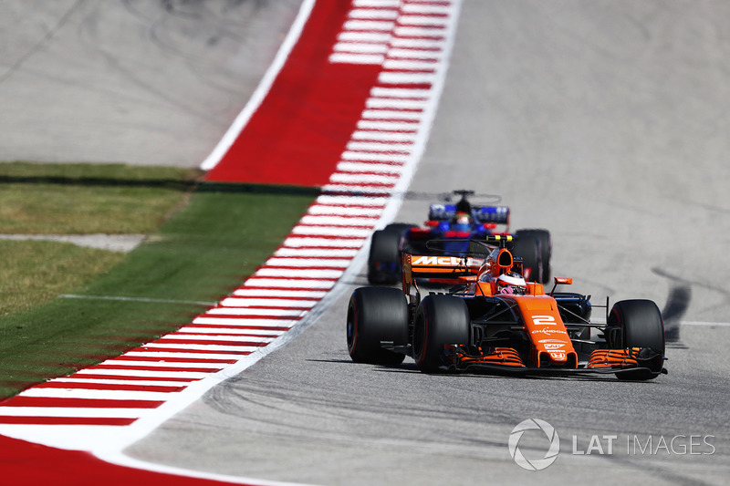 16 місце — Стоффель Вандорн, McLaren — 13
