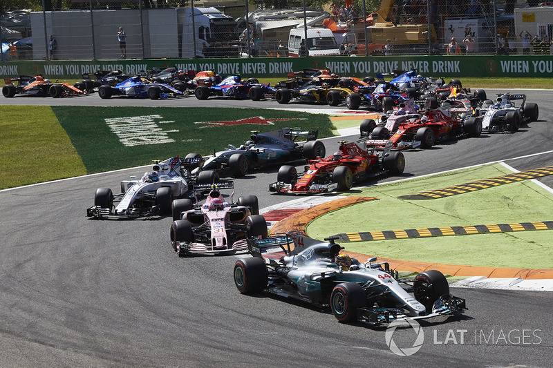 Na largada, Stroll não conseguiu manter a posição e caiu para terceiro, atrás de Esteban Ocon. Poucas voltas depois, ele também foi superado por Valtteri Bottas e Sebastian Vettel.