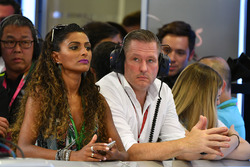 Jos Verstappen, mit Freundin Amanda Sodre, Model