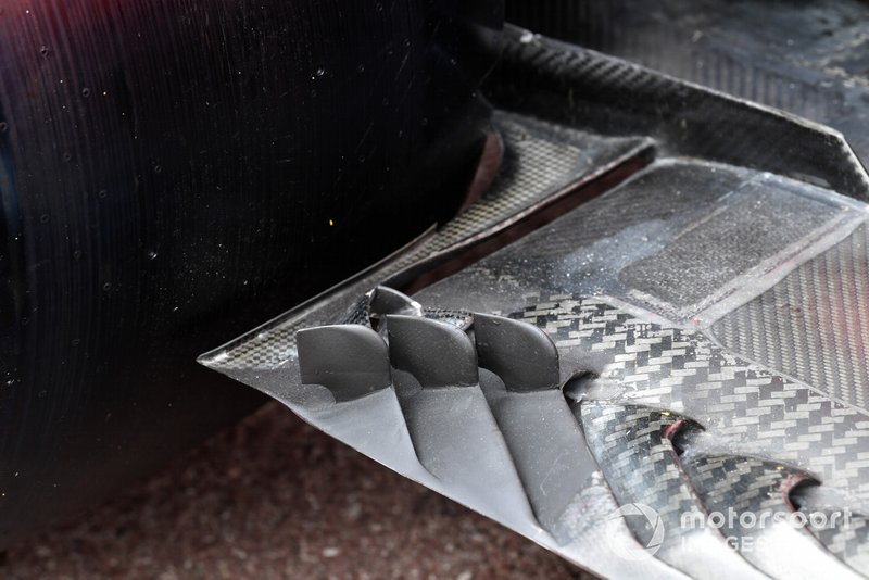 Ferrari SF90 floor detail