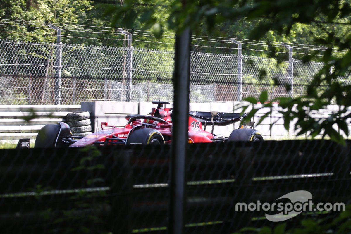 El Ferrari F1-75 de Charles Leclerc durante el día de rodaje en Monza