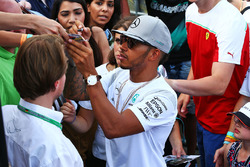 Lewis Hamilton, Mercedes AMG F1 signs autographs for the fans