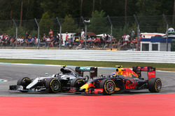 Ніко Росберг, Mercedes AMG F1 W07 Hybrid та Макс Ферстаппен, Red Bull Racing RB12