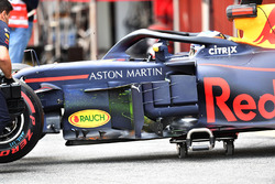 Daniel Ricciardo, Red Bull Racing RB14 met aeroverf op de bargeboards