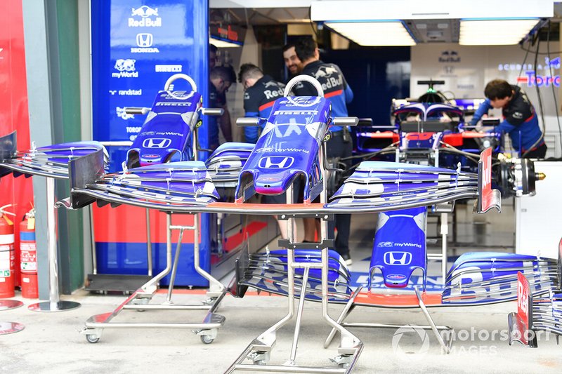 Передні антикрила Toro Rosso STR14, 2019 рік