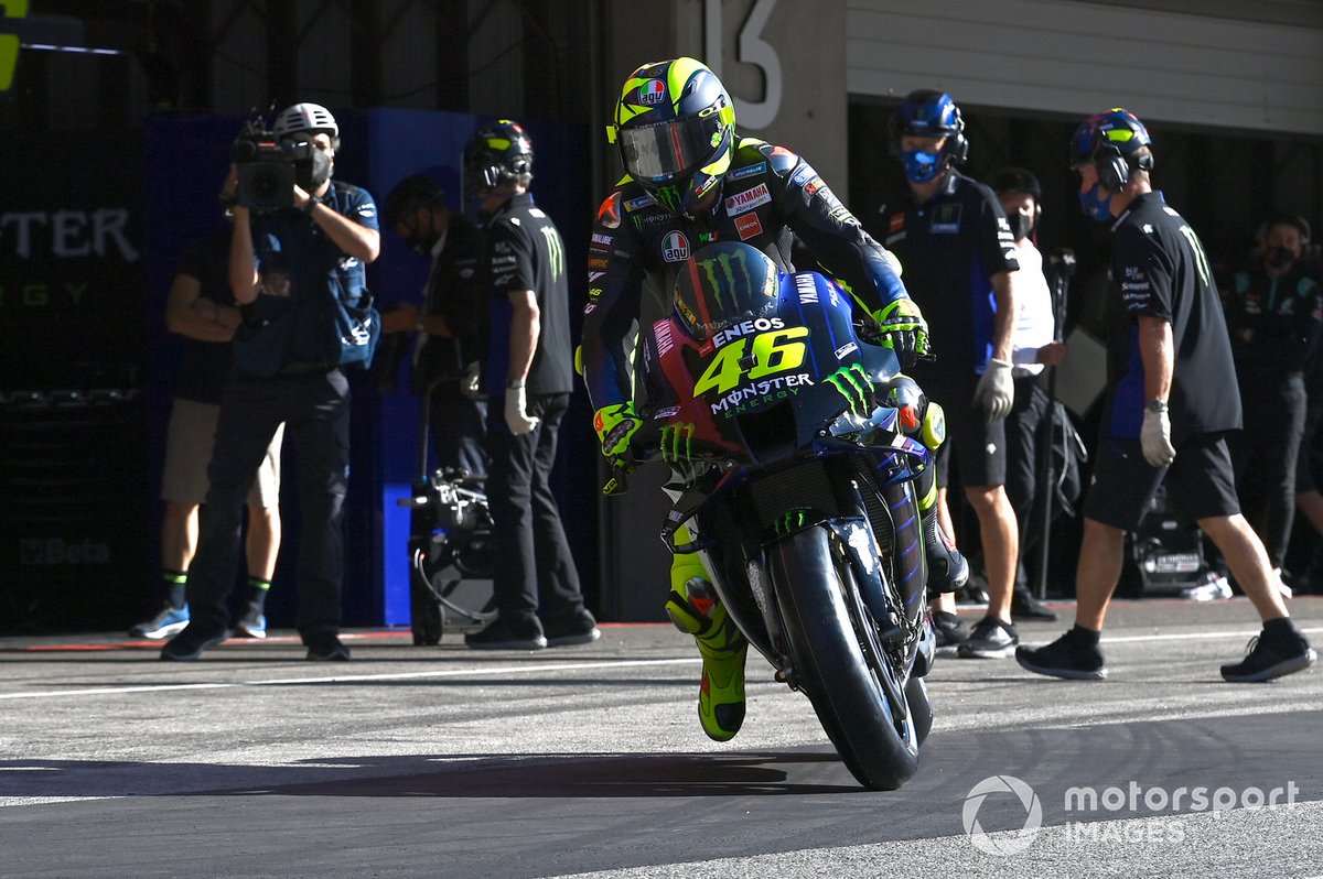 Pembalap Yamaha, Valentino Rossi, setia memakai nomor motor 46 meski telah tujuh kali jadi juara di kelas MotoGP.