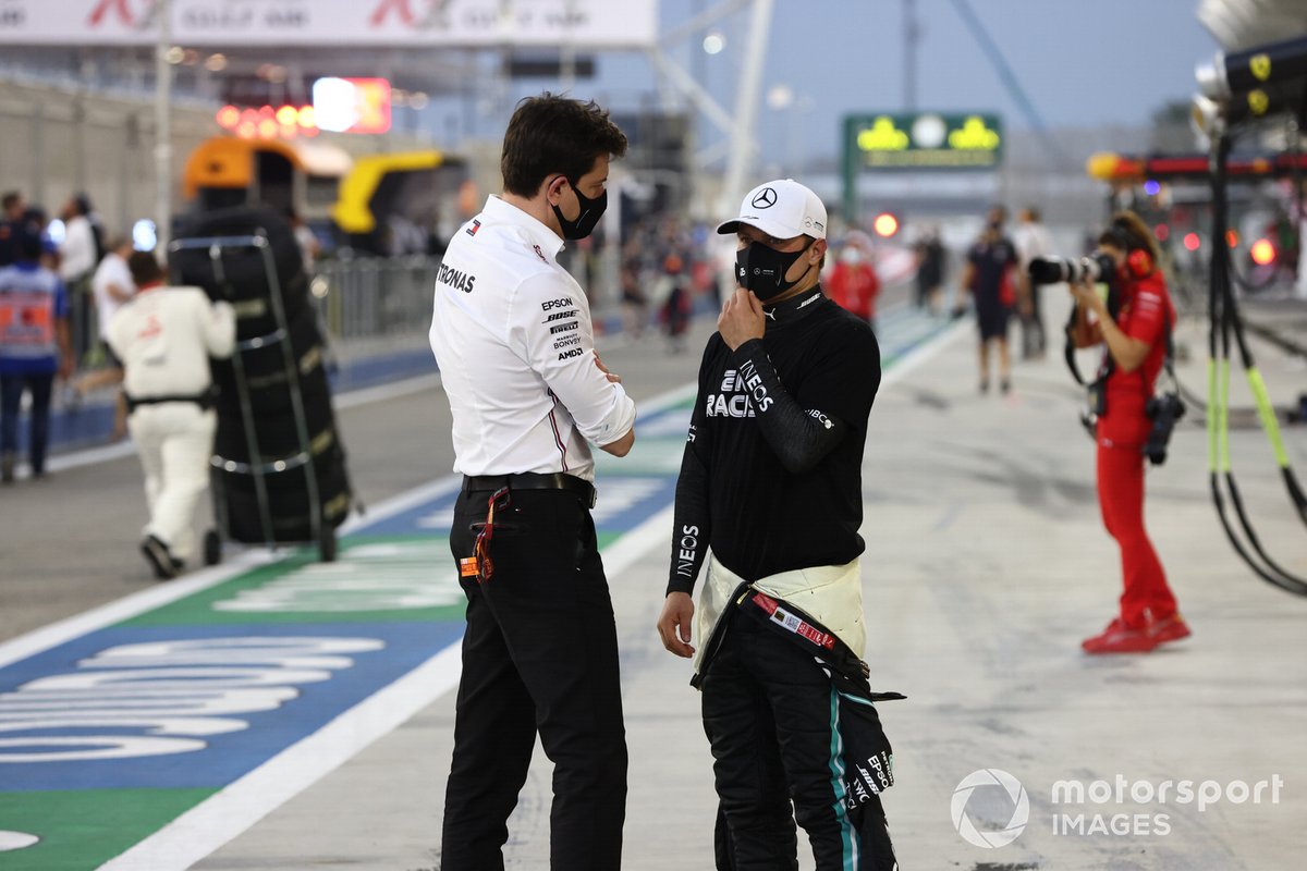 Toto Wolff, Directeur Exécutif, Mercedes AMG, avec Valtteri Bottas, Mercedes-AMG F1