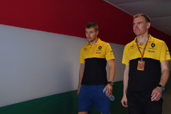 Sergey Sirotkin, Renault Sport F1 Team RS17 Test Driver and Alan Permane, Renault Sport F1 Team RS17