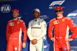 Обладатель поула Льюис Хэмилтон, Mercedes AMG F1, второе место – Кими Райкконен, третье место — Себа