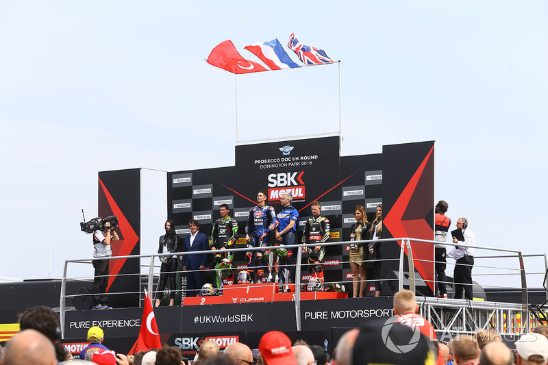 Podio: il vincitore della gara Michael van der Mark, Pata Yamaha, il secondo classificato Toprak Razgatlioglu, Kawasaki Puccetti Racing, il terzo classificato Jonathan Rea, Kawasaki Racing