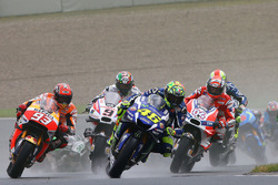 Valentino Rossi, Yamaha Factory Racing; Marc Marquez, Repsol Honda Team