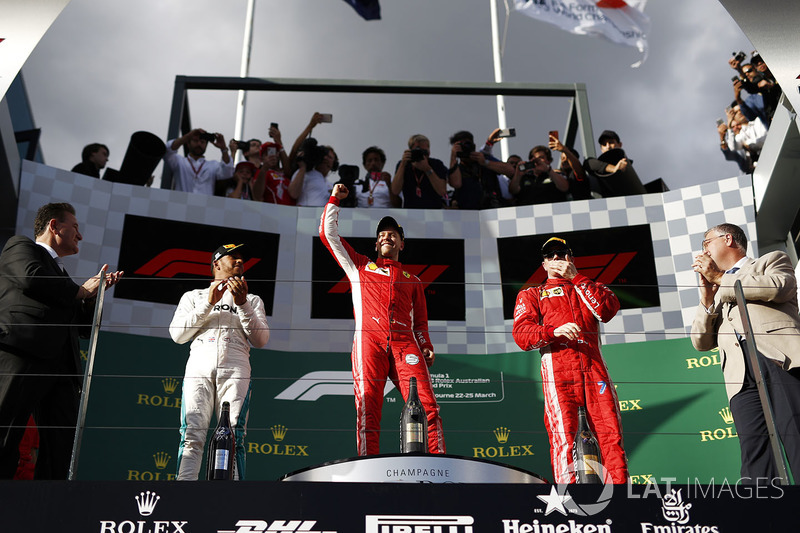 Podyum: 2. sıra Lewis Hamilton, Mercedes AMG F1, yarış galibi Sebastian Vettel, Ferrari, 3. sıra Kimi Raikkonen, Ferrari
