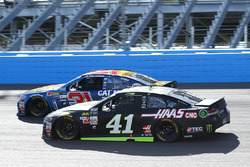 Kurt Busch, Stewart-Haas Racing Ford, Ryan Newman, Richard Childress Racing Chevrolet