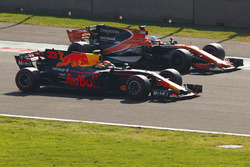 Max Verstappen, Red Bull Racing RB13, drives alongside Fernando Alonso, McLaren MCL32, in FP3