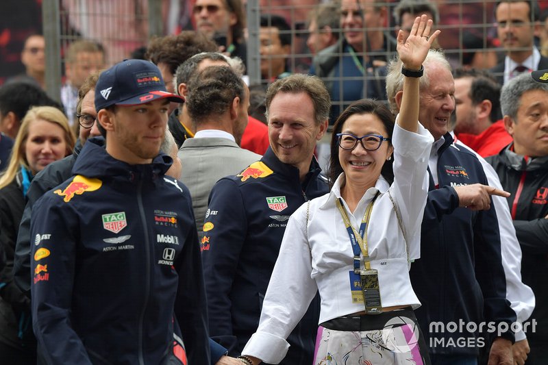 Pierre Gasly, Christian Horner és a kínai színésznő, Michelle Yeoh