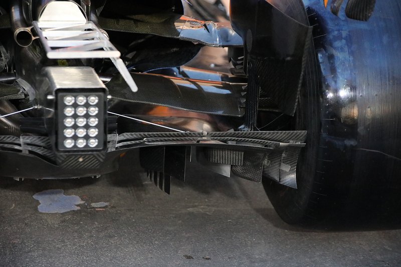 McLaren: il diffusore modificato nelle alette inferiori