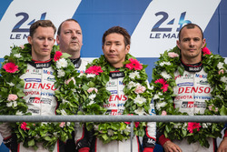 LMP1 podium: tweede #6 Toyota Racing Toyota TS050 Hybrid: Stéphane Sarrazin, Mike Conway, Kamui Koba