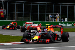 Max Verstappen, Red Bull Racing RB12 precede Sebastian Vettel, Ferrari SF16-H e Daniel Ricciardo, Re