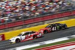 Brad Keselowski, Team Penske, Ford; Kurt Busch, Stewart-Haas Racing, Chevrolet