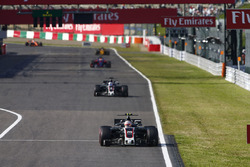 Kevin Magnussen, Haas F1 Team VF-17, Romain Grosjean, Haas F1 Team VF-17