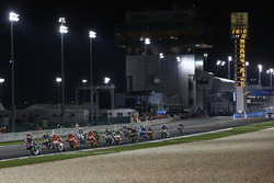 Start: Jorge Lorenzo, Yamaha Factory Racing aan de leiding
