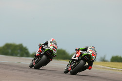 Jonathan Rea, Kawasaki Racing; Tom Sykes, Kawasaki Racing