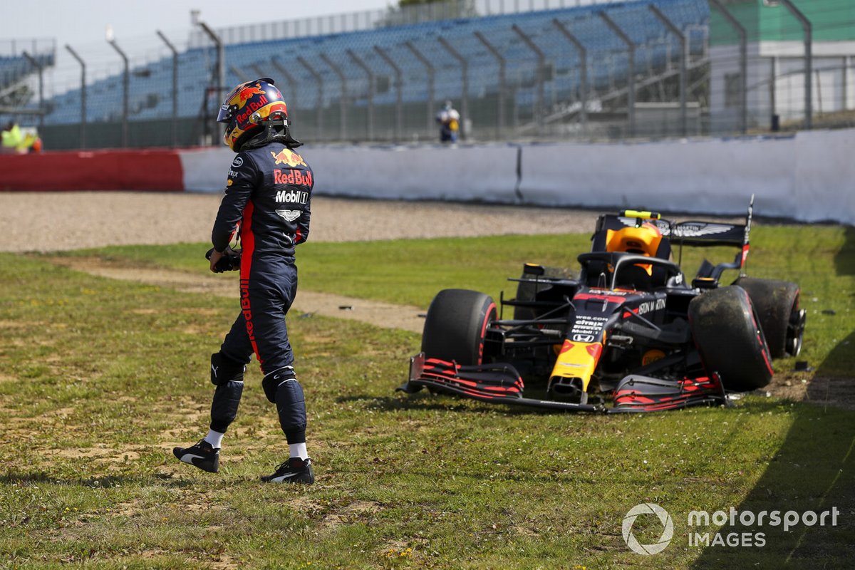 Alex Albon, Red Bull Racing RB16 après son accident