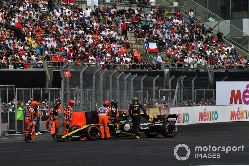 Carlos Sainz Jr., Renault Sport F1 Team R.S. 18, si ritira