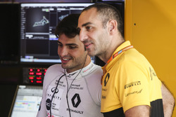 Карлос Сайнс-мол., Renault Sport F1 Team, керівник Renault Sport F1 Team Сіріль Абітбуль