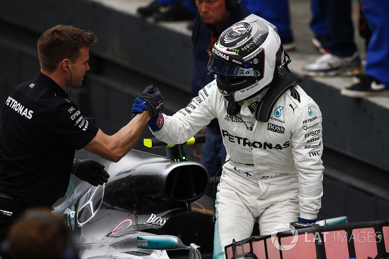 Pole: Valtteri Bottas, Mercedes AMG F1, Parc Ferme