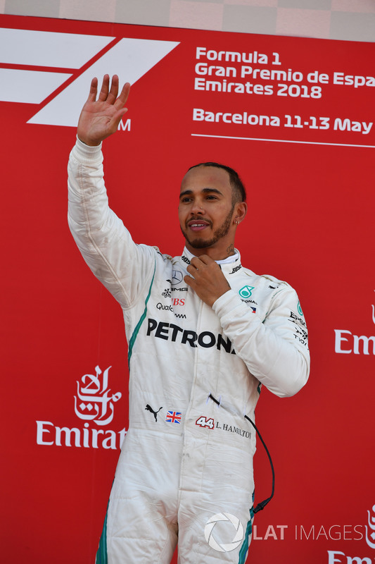Hamilton tarolt a Mercedesszel Barcelonában - F1 2018