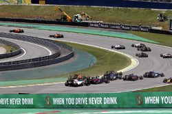 Kevin Magnussen, Haas F1 Team VF-17, Daniel Ricciardo, Red Bull Racing RB13 ve Stoffel Vandoorne, Mc