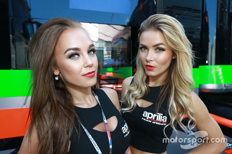 Grid girls Aprilia