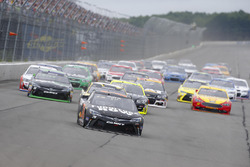 Start: Martin Truex Jr., Furniture Row Racing, Toyota, führt