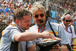 Paul Hembery, Pirelli Motorsport Director op de grid
