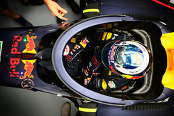 Daniel Ricciardo, Red Bull Racing RB12 con el aeroscreen