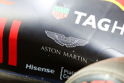 Aston Martin logo ve Red Bull Racing RB12