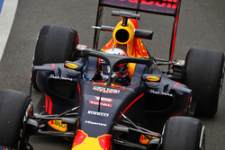 Pierre Gasly, Red Bull Racing RB12 Piloto de pruebas con la cubierta de la cabina de Halo