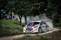 Paolo Andreucci e Anna Andreussi, Peugeot 208 T16, Peugeot Sport Italia, festaggiano la vittoria