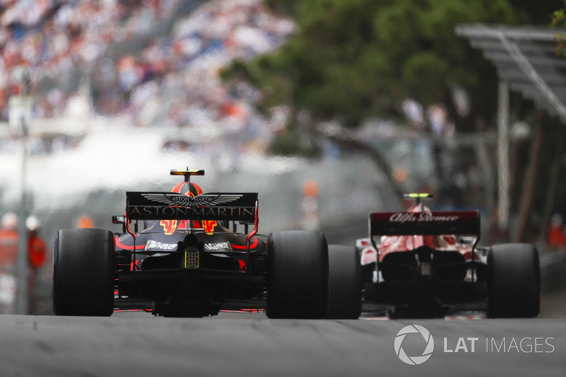 Charles Leclerc, Sauber C37, Max Verstappen, Red Bull Racing RB14