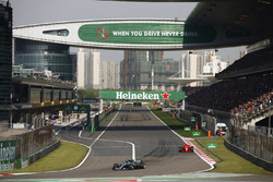 Валттері Боттас, Mercedes AMG F1 W09, Себастьян Феттель, Ferrari SF71H